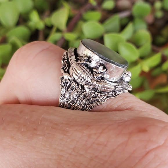 New Unique Mother of Pearl Lizard Silver Ring. - Picture 4 of 15